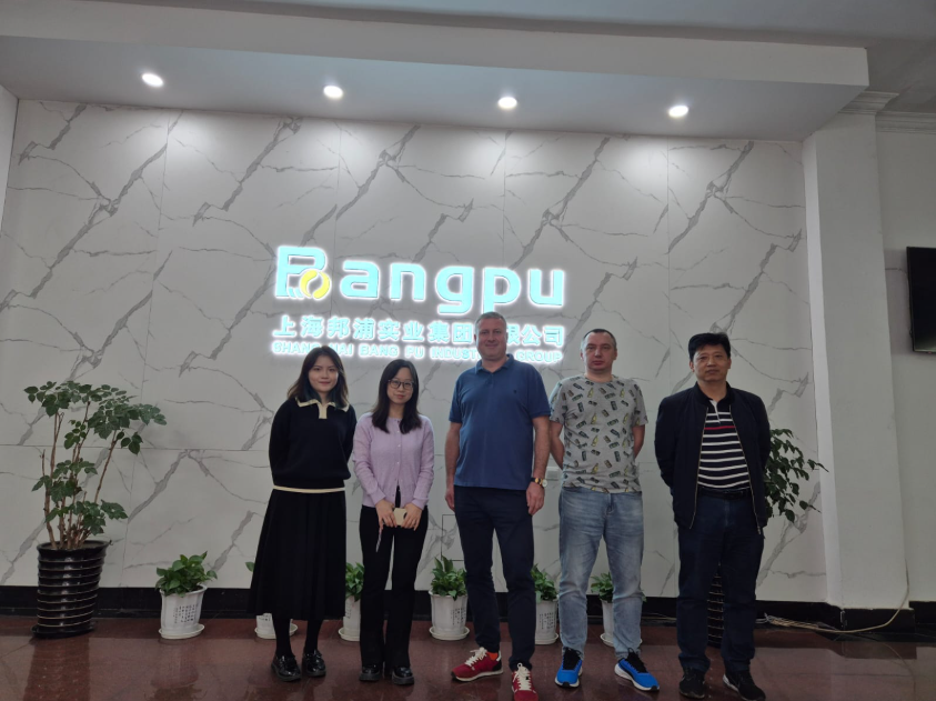 Директор и главный инженер предприятия «Гефлис» посетили насосный завод и завод по изготовлению датчиков в Шанхае